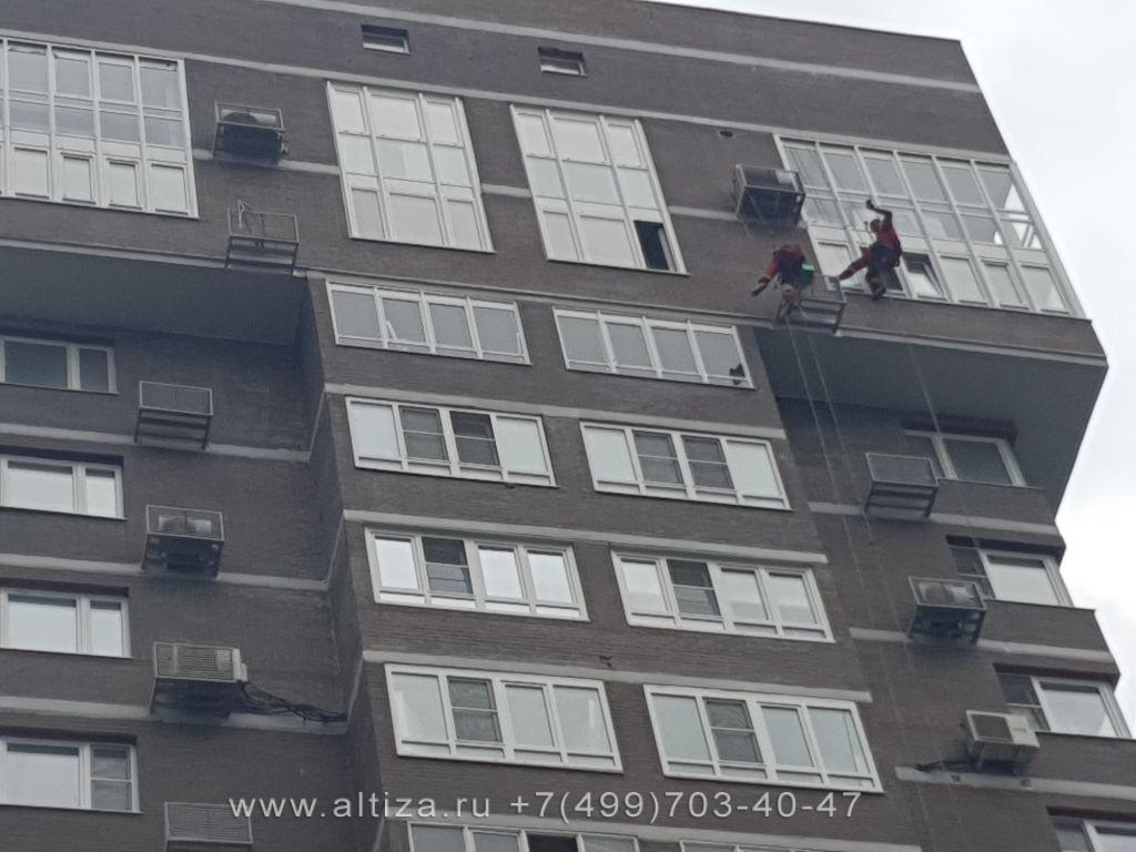 Герметизация балкона и окон выполненые высотные работы альпинистами Альтиза